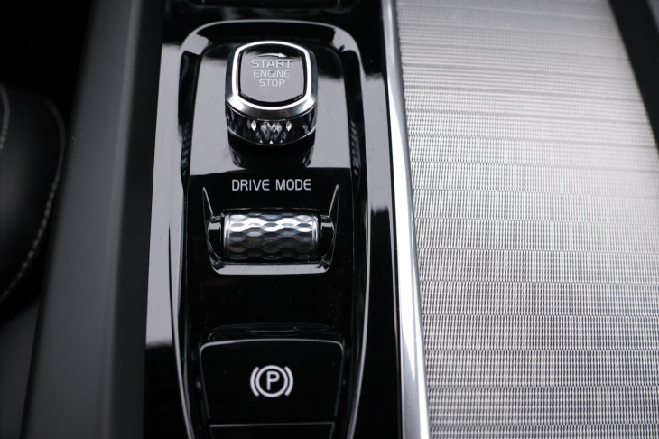 Volvo V60 2,0 T5 184kW Drive-E R-Design