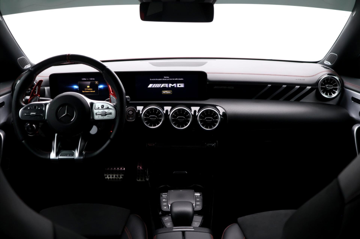 Mercedes-Benz CLA 2,0 35 AMG 225kW 4MATIC CZ