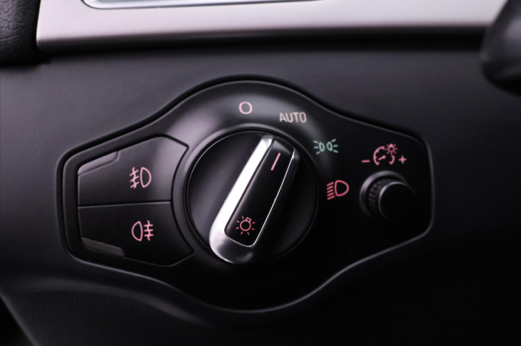 Audi A4 2,0 TDI 100kW Tažné Tempomat