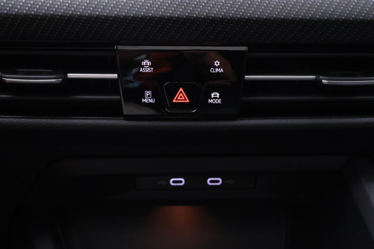 Volkswagen Golf 2,0 TDI DSG R-line Virtual DPH