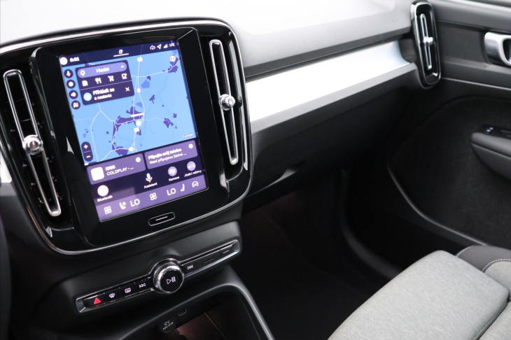 Volvo XC40 2.0 B3 120kW Core DCT CZ DPH
