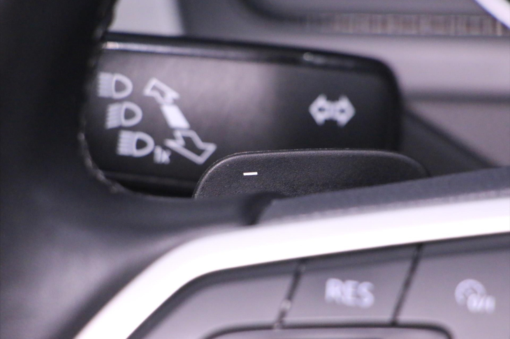 Volkswagen Passat 2,0 TDI DSG LED ACC Navigace