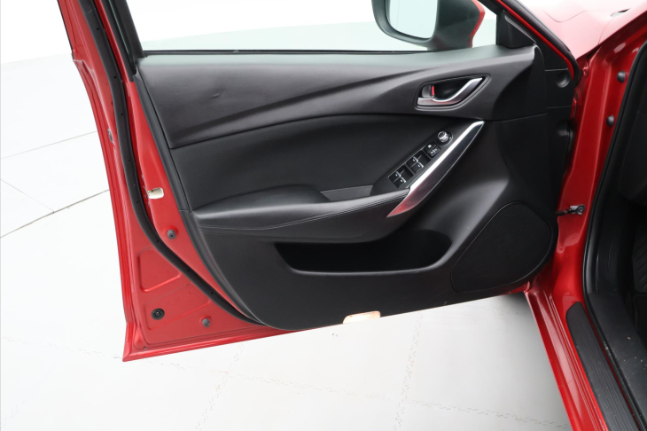 Mazda 6 2,0 121kW Center-Line