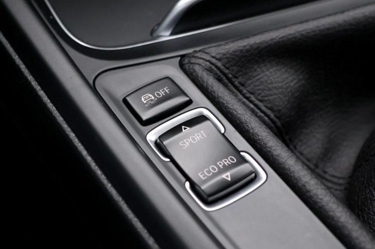 BMW Řada 3 2,0 320i 135kW CZ xDrive Sport