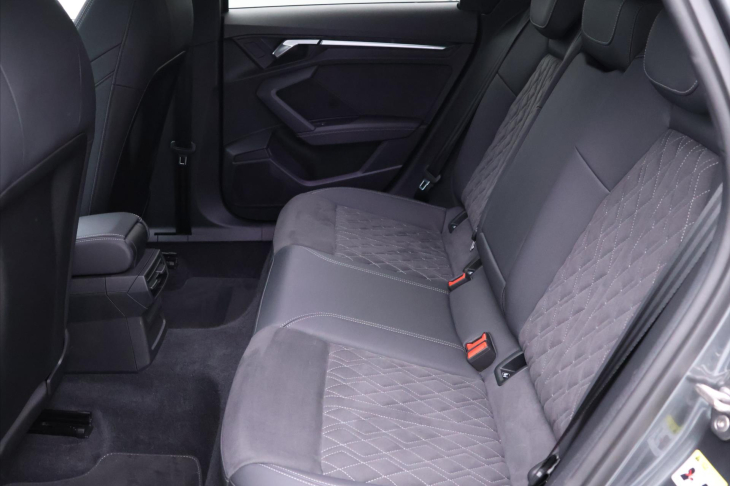 Audi A3 1,5 TSI 110kW S-LINE LED CZ