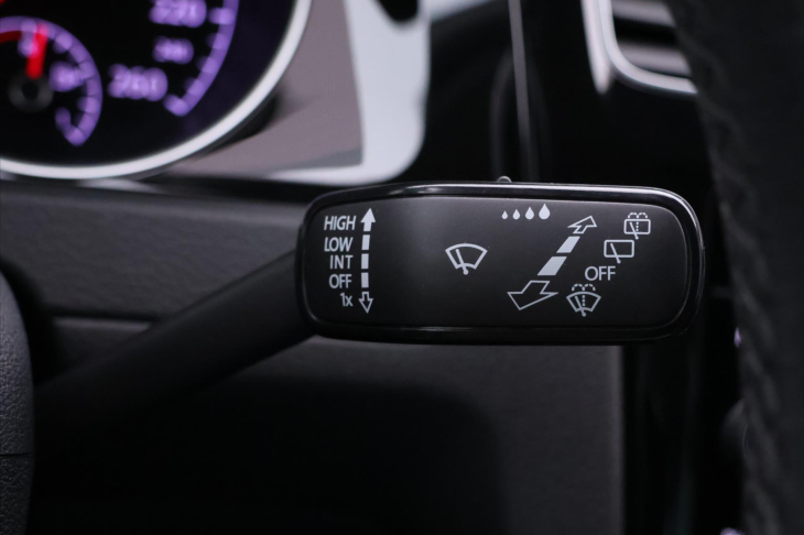 Volkswagen Golf 1,5 TGI 96kW Highline DSG CZ DPH