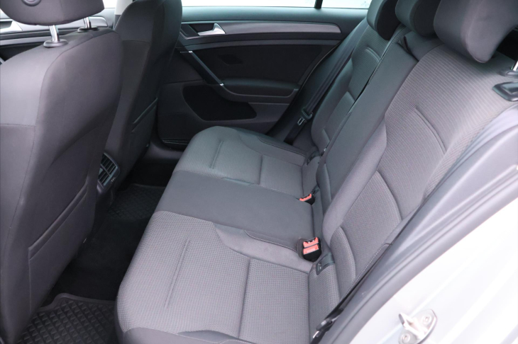 Volkswagen Golf 1,6 TDI LED DPH 1.Maj.