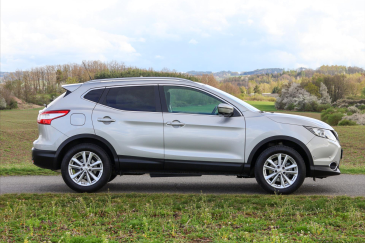 Nissan Qashqai 1,2 DiG-T 85 kW Panorama Tekna