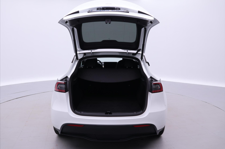 Tesla Model Y Long Range AWD DPH 1.Maj.