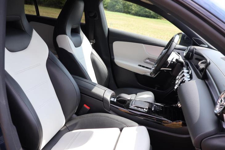Mercedes-Benz CLA 2,0 35 AMG 225kW 4Matic DPH CZ
