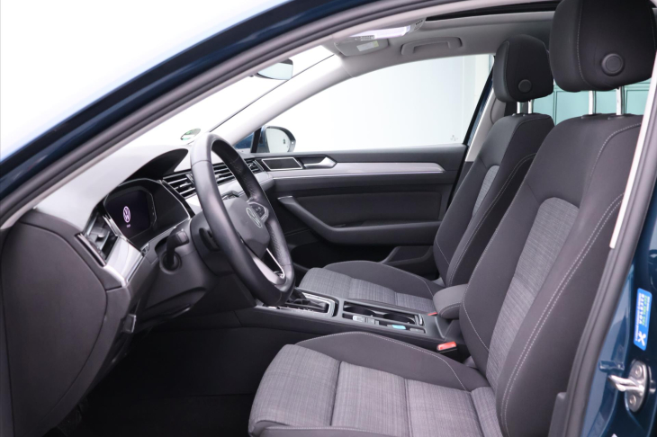Volkswagen Passat 2,0 TDI 110kW DSG LED ACC Pano