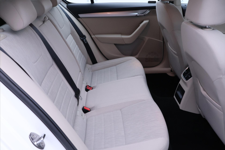 Škoda Octavia 1,6 TDI Elegance DPH CZ