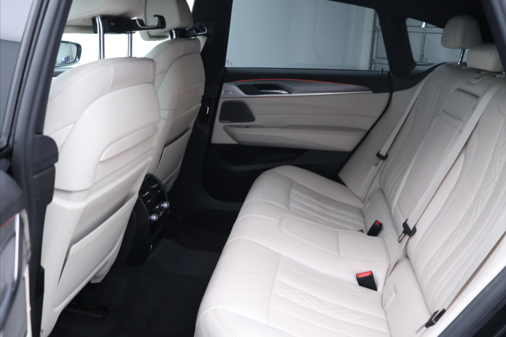 BMW Řada 6 3,0 250kW 640i xDrive GT CZ DPH