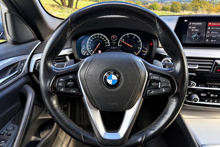 BMW Řada 5 3,0 3.0 530d Touring Sport DPH