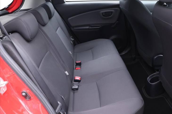 Toyota Yaris 1,0 VVT-i 51kW Entry Serv. kniha