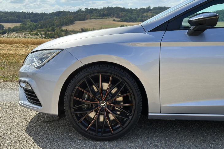 Seat Leon 2,0 TSI Cupra 221kW 4Drive DSG