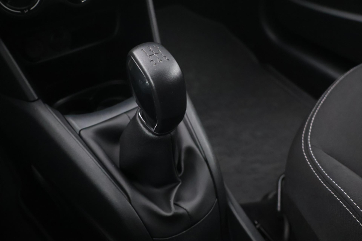Peugeot 208 1,2 PureTech Klima CZ 1.Maj.