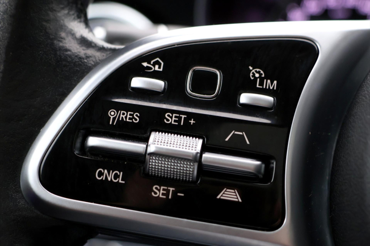 Mercedes-Benz Třídy C 2.0 220d 143kW Aut. LED