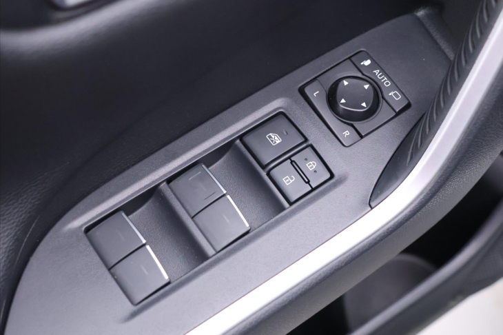 Toyota RAV4 2,5 Plug-In 136kW 4WD CZ DPH