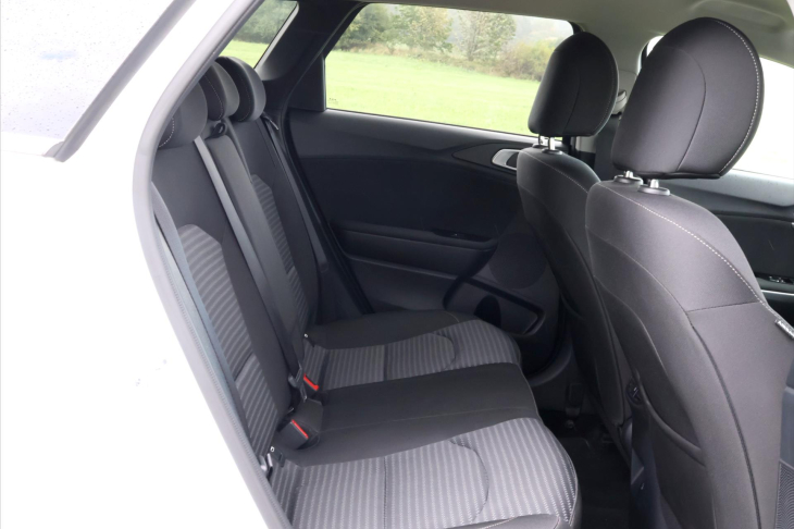 Kia Ceed 1,5 T-GDI 117kW DCT TOP DPH CZ