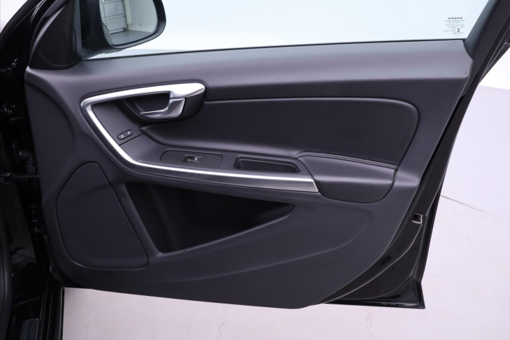 Volvo V60 2,0 D3 110kW Momentum