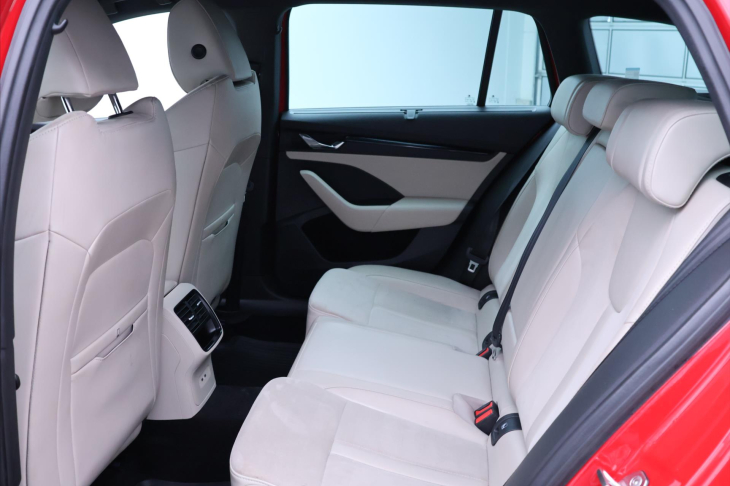 Škoda Octavia 1,5 TSI 110kW Style+matrix DPH