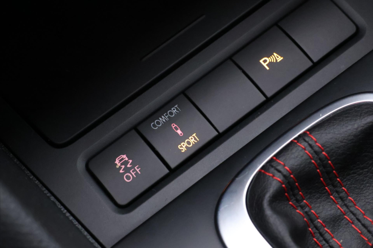 Volkswagen Golf 2.0 GTI 155kW DSG Xenon CZ