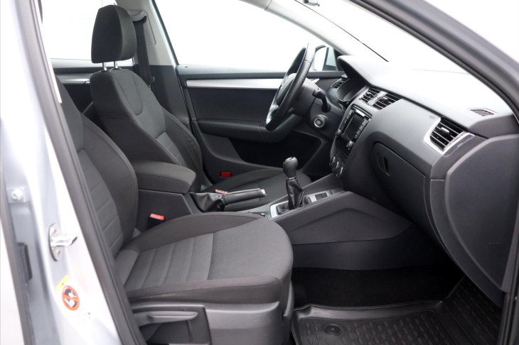 Škoda Octavia 1,6 TDI 77 kW Elegance Aut.klima