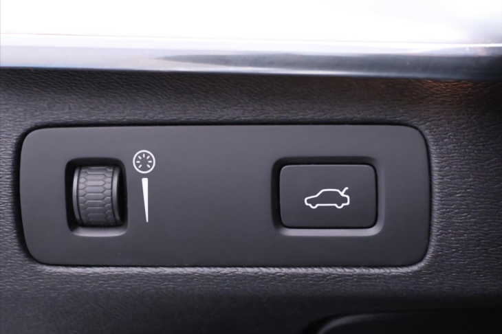Volvo XC90 2,0 D4 140kW CZ LED Momentum