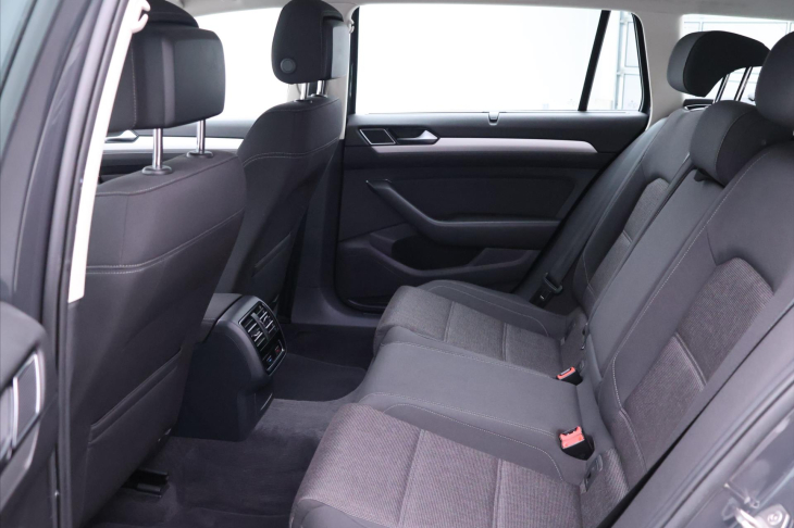 Volkswagen Passat 2,0 TDI 110kW DSG Comfort Navi