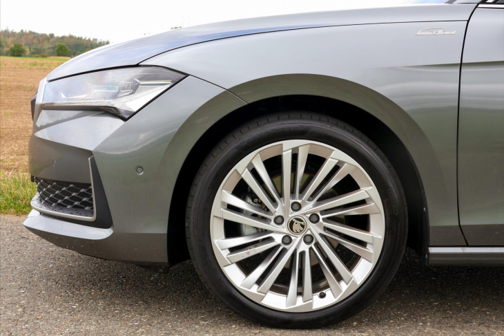 Škoda Superb 2,0 TDI DSG Laurin&Klement DPH