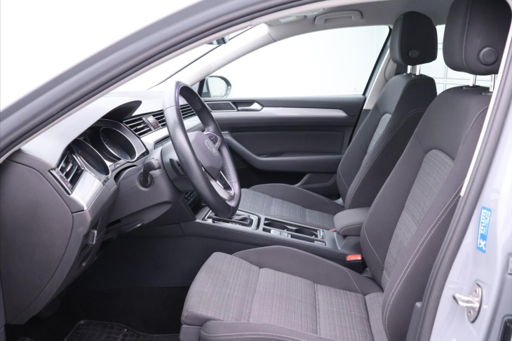 Volkswagen Passat 1,5 TSI 110kW DSG Business CZ