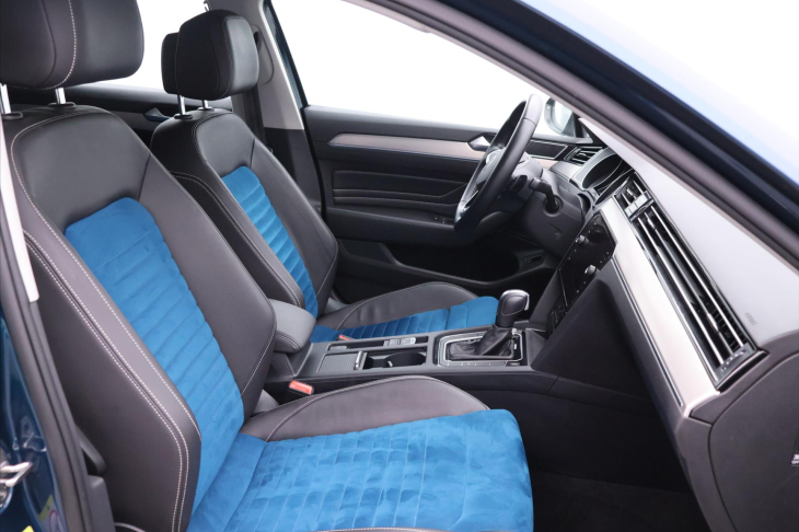 Volkswagen Passat 2,0 TDI 110 kW Elegance DSG DPH CZ