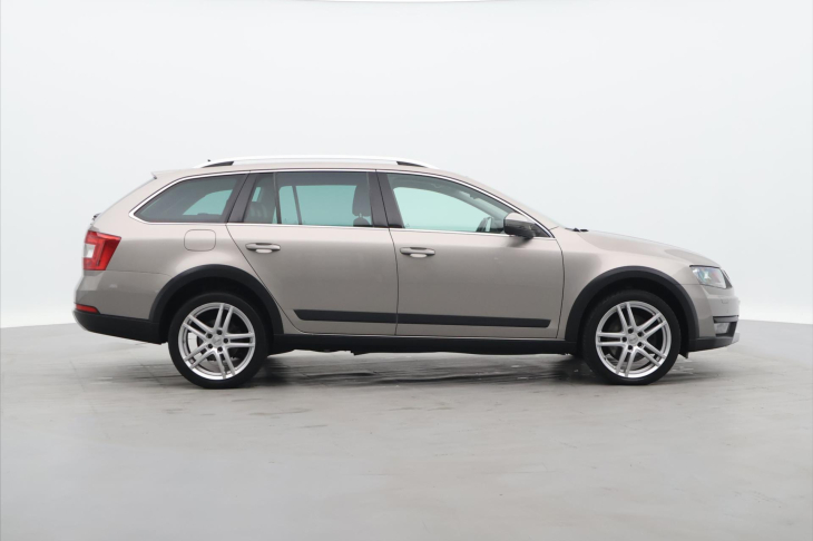 Škoda Octavia 2.0 TDI 135kW DSG Scout Xenon