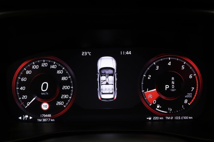 Volvo XC40 2,0 182KW R-DESIGN Kamera DPH