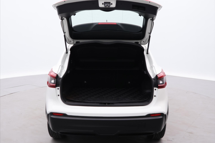 Nissan Qashqai 1,3 DiG-T Acenta CZ 1.Maj