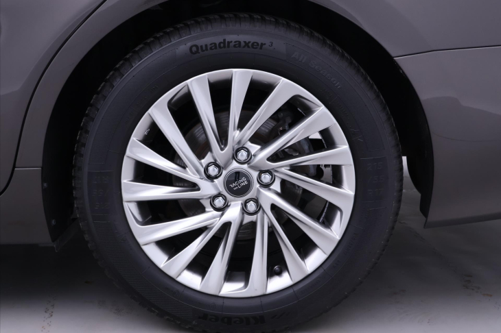 Toyota Camry 2,5 Hybrid 131kW Executive CZ