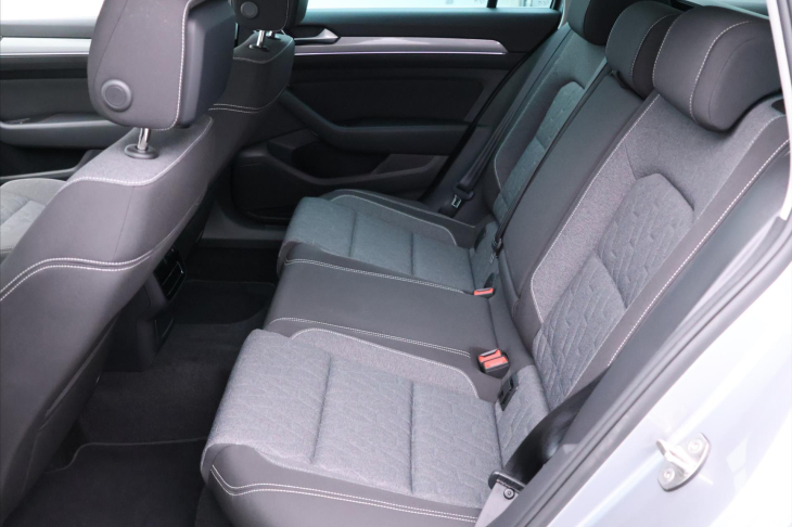 Volkswagen Passat 2,0 TDI DSG IQ Light 1.Maj DPH