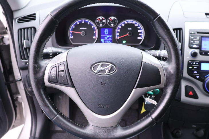 Hyundai i30 1,6 i 92kW CZ Klima STK 10/27