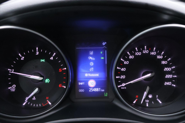 Toyota Avensis 2,0 D-4D 105kW Navi LED Tempo