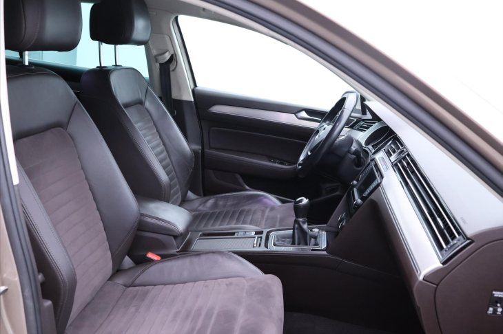 Volkswagen Passat 2,0 TDI 110kW Highline LED CZ