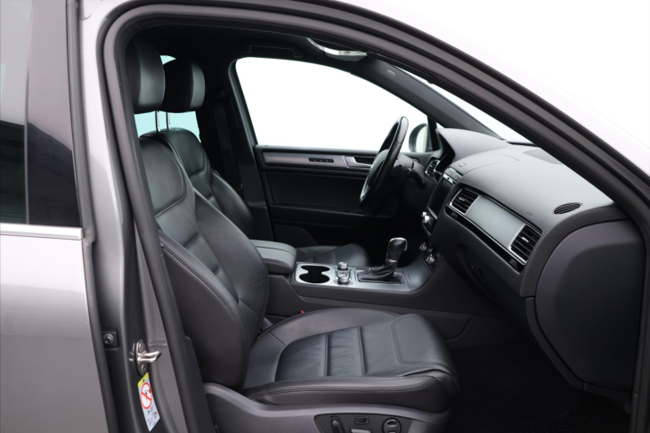 Volkswagen Touareg 3,0 TDI V6 193kW Exclusive CZ DPH