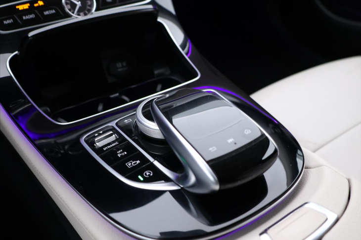 Mercedes-Benz Třídy E 2,0 300d 180kW DPH 360° Aut.