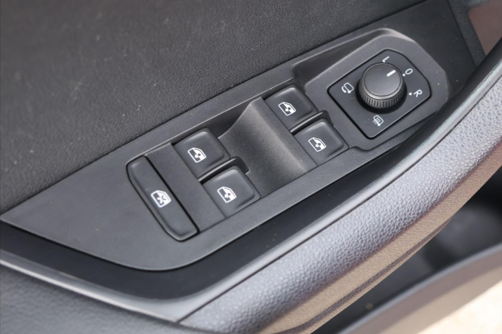 Škoda Karoq 1.5 TSI Sportline Virtual 1.Maj