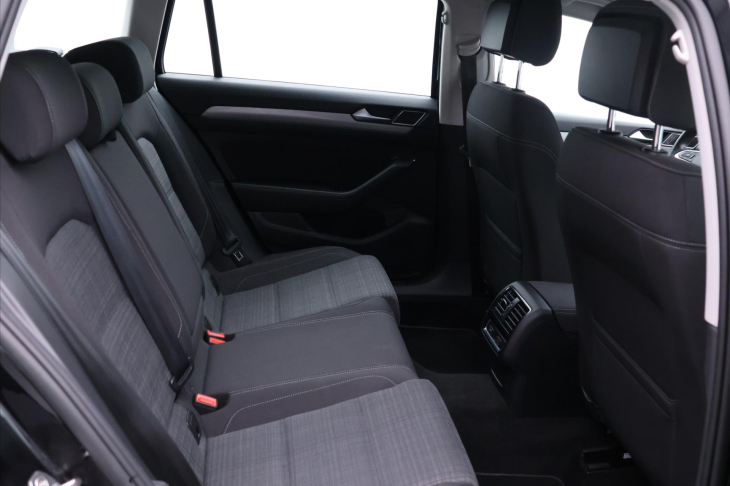 Volkswagen Passat 2,0 TDI 140kW DSG Business LED