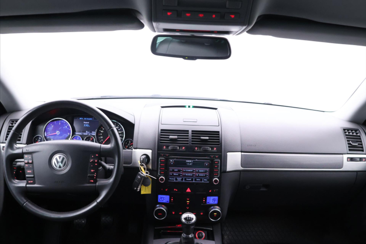 Volkswagen Touareg 3,0 TDi 176kW CZ 4M Serv.kniha