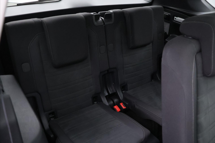 Volkswagen Touran 2,0 TDI DSG Highline 7Míst DPH