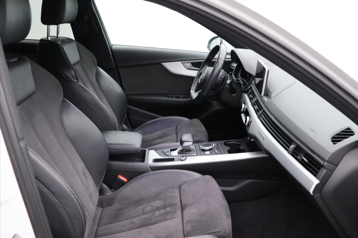 Audi A4 2,0 TDI 140 kW S-Line S-Tronic CZ
