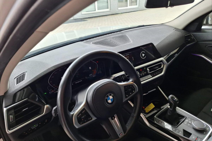 BMW Řada 3 2,0 320d 140kW CZ DPH Touring