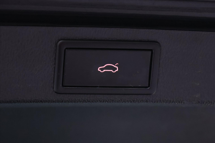 Škoda Octavia 1,6 TDI 81kW 1.Maj Navi Tažné